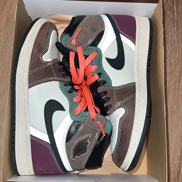 Air Jordan 1 High OG 'Hand Crafted - Picture 2 of 7